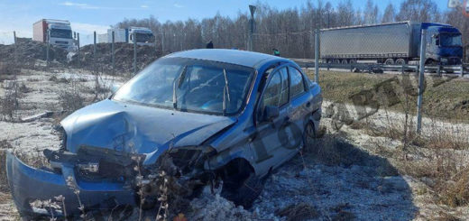 Спящий автолюбитель врезался в отбойник и вылетел в кювет под Венёвом