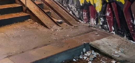 В подземном переходе на улице Каминского в Туле осыпается потолок