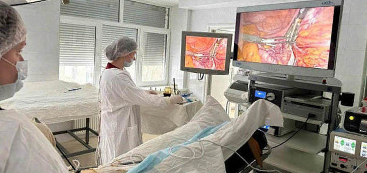 18:08 Тульские онкологи удалили женщине опухоль размером с дыню