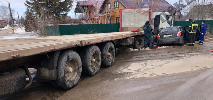 В ДТП с автопоездом в Венёве пострадали две женщины и 7 летняя девочка