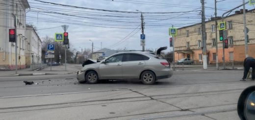 В Туле на улице Советской утром 3 апреля столкнулись Nissan и Skoda