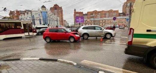 В Туле столкнулись Skoda и Mitsubishi