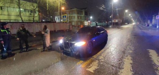 В Туле на улице Луначарского женщина на "зебре" попала под колёса Bmw