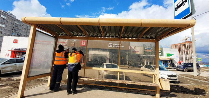 В Туле заменили остекление на четырех остановках